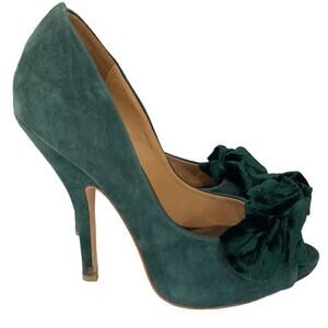 Badgley Mischka Emerald Green Suede Pumps with Velvet flowers Size 6 Christmas